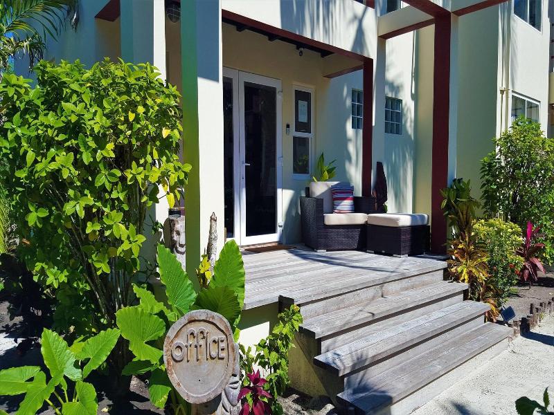 Tres Cocos Resort image