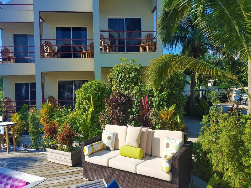 Tres Cocos Resort image