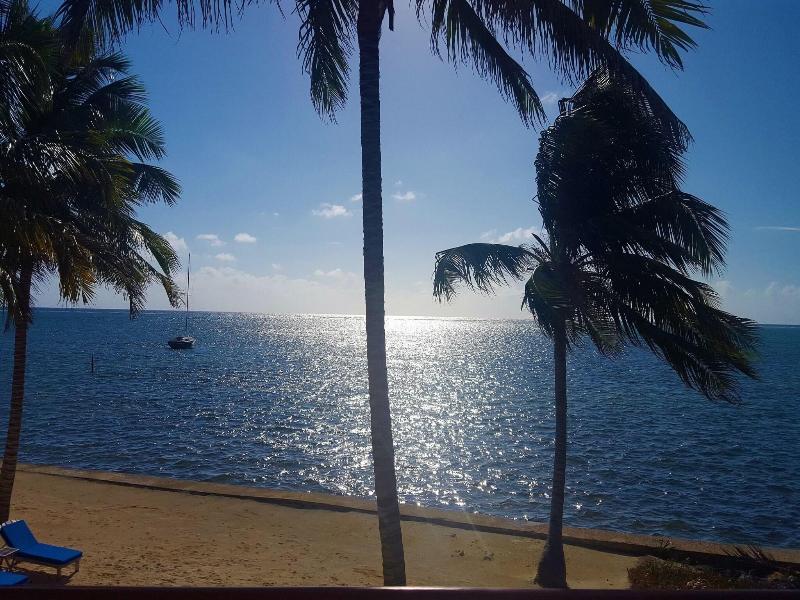 Tres Cocos Resort image