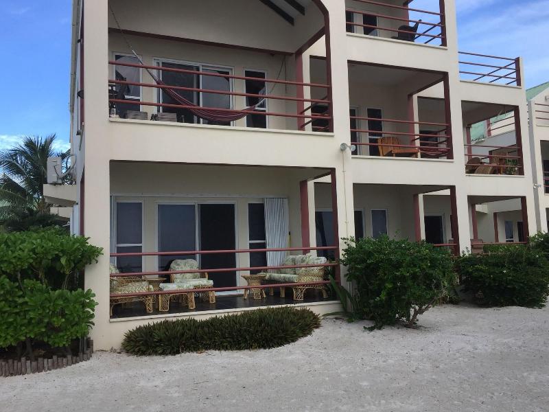 Tres Cocos Resort image