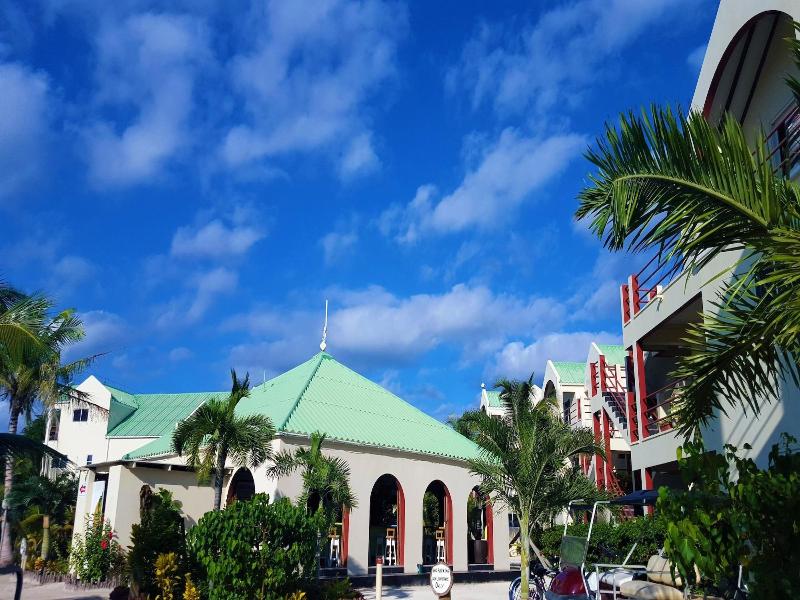 Tres Cocos Resort image