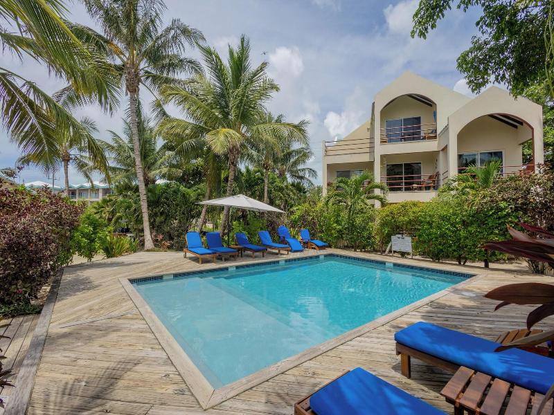Tres Cocos Resort image