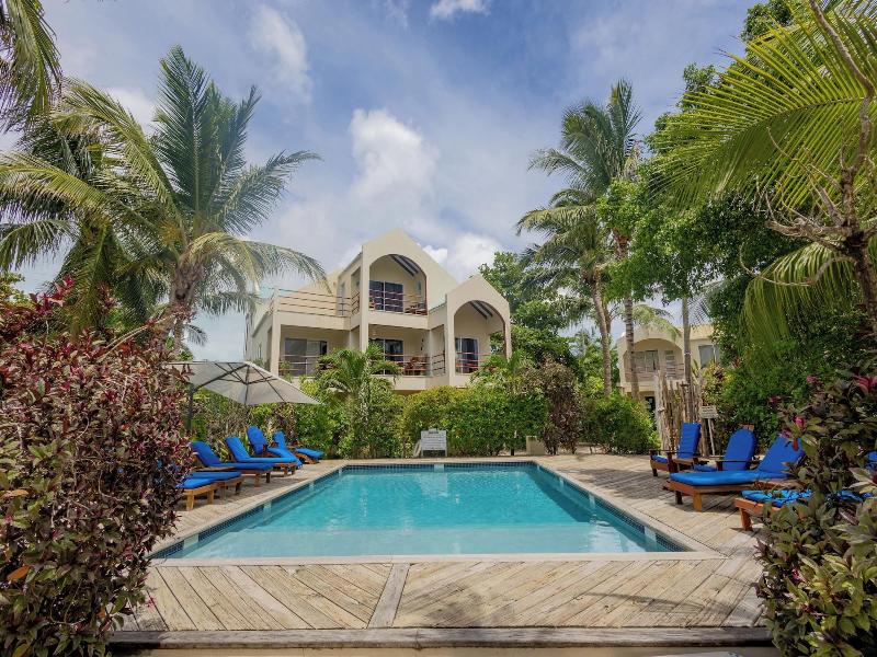 Tres Cocos Resort image
