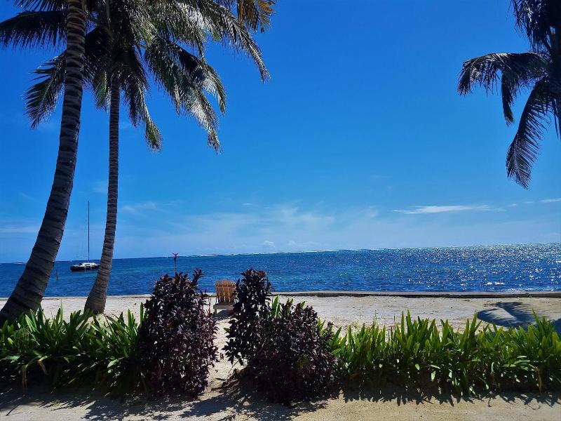 Tres Cocos Resort image