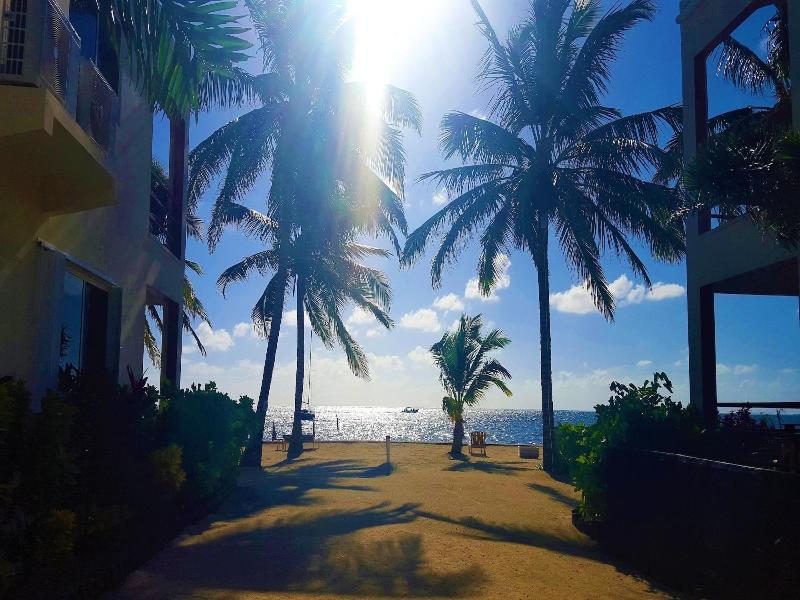 Tres Cocos Resort image