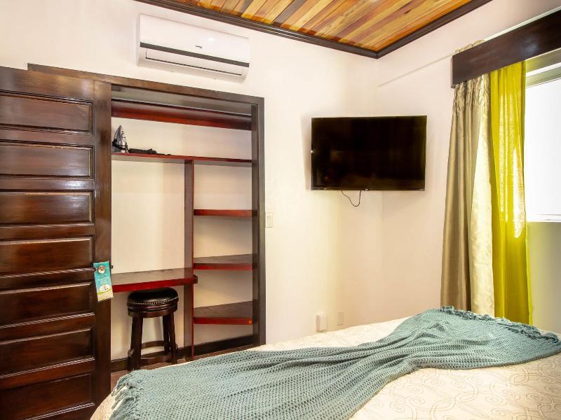 Tres Cocos Resort image