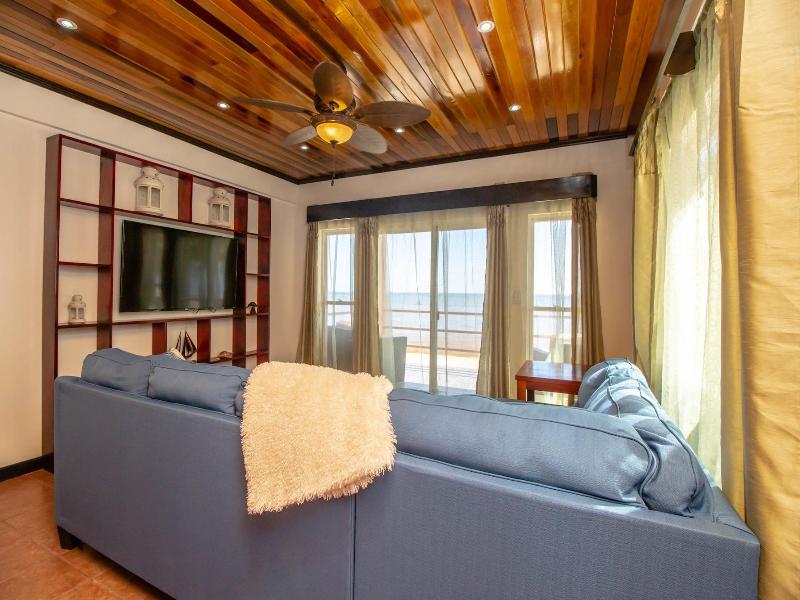 Tres Cocos Resort image