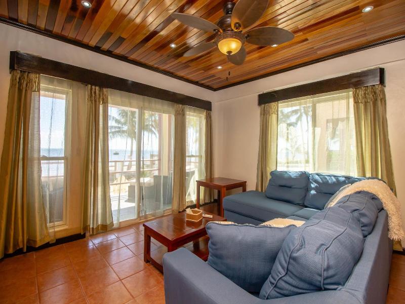 Tres Cocos Resort image