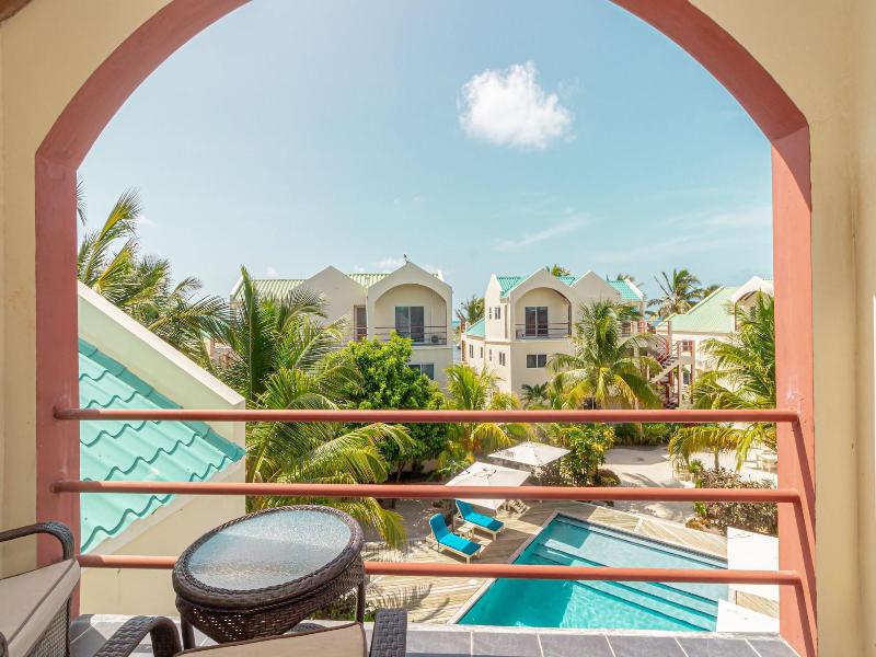 Tres Cocos Resort image