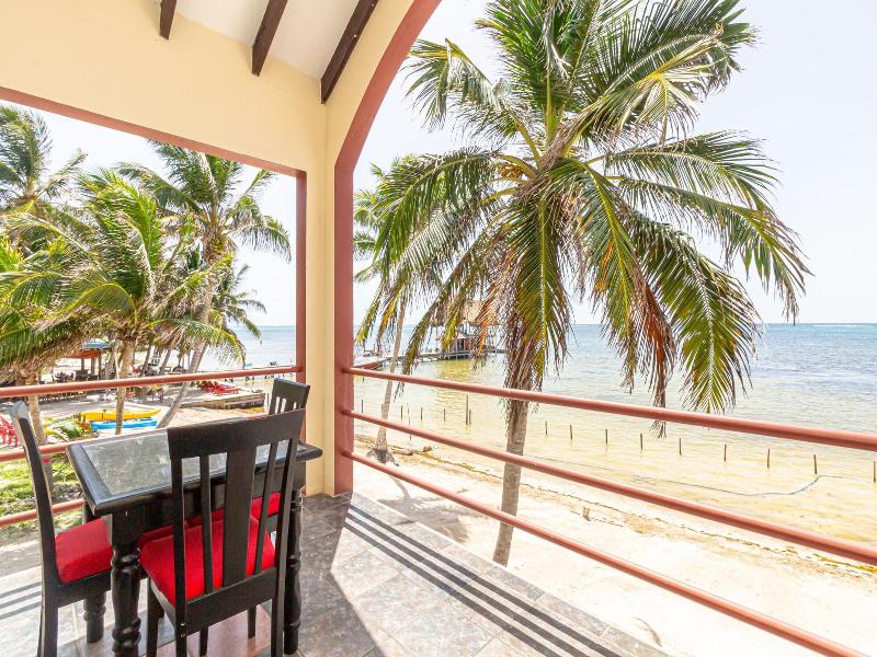 Tres Cocos Resort image