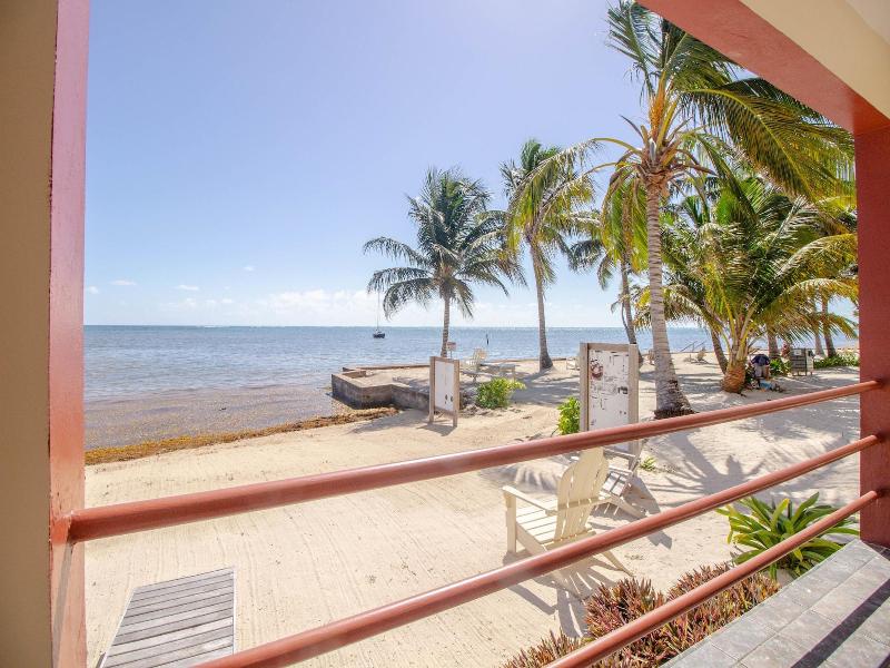 Tres Cocos Resort image