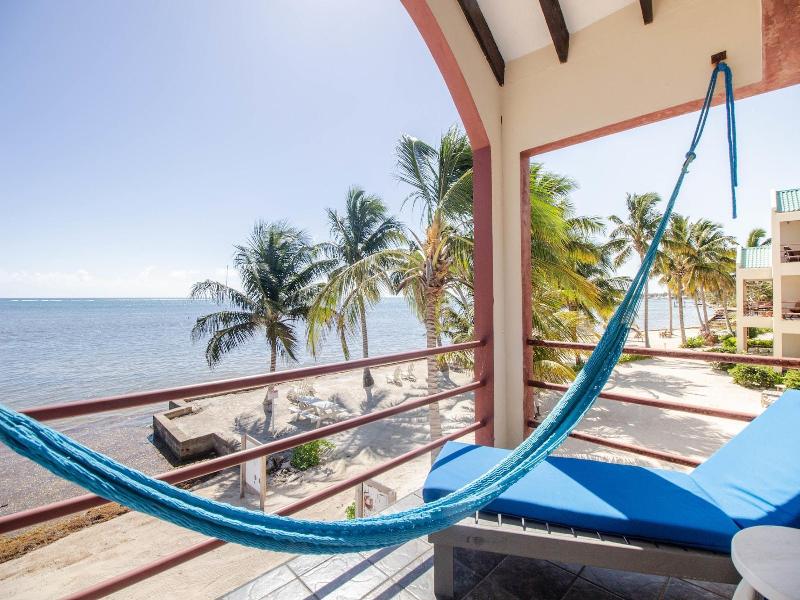 Tres Cocos Resort image