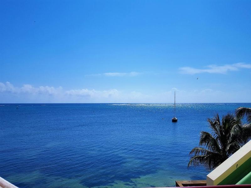 Tres Cocos Resort image