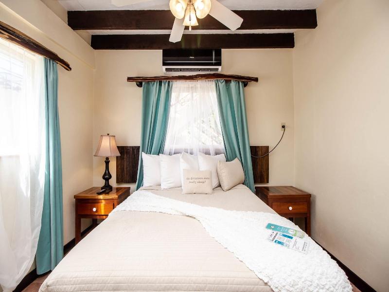 Tres Cocos Resort image