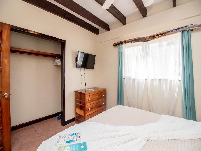 Tres Cocos Resort image