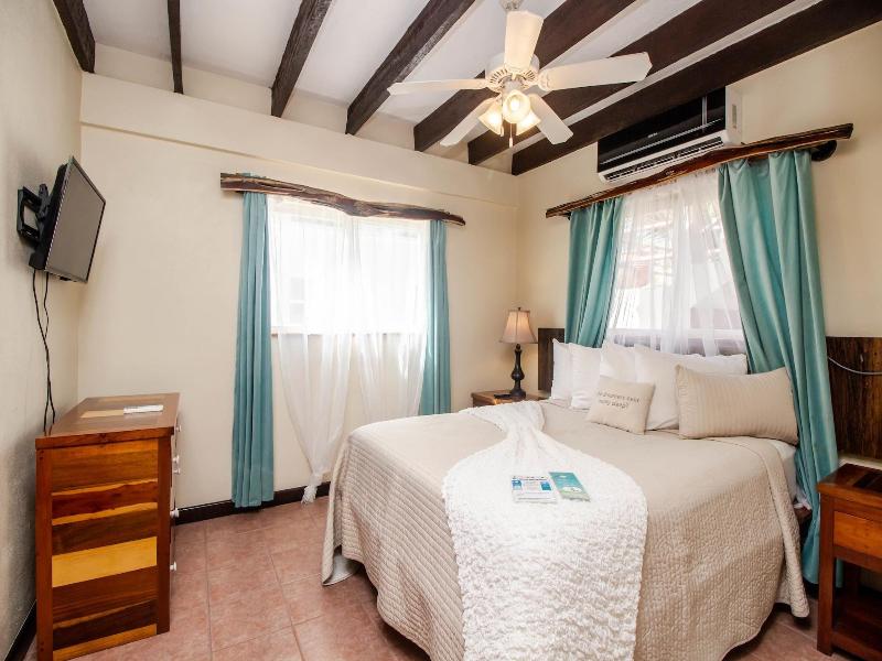 Tres Cocos Resort image