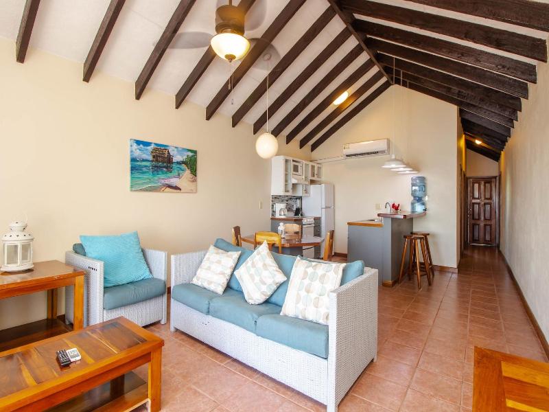 Tres Cocos Resort image