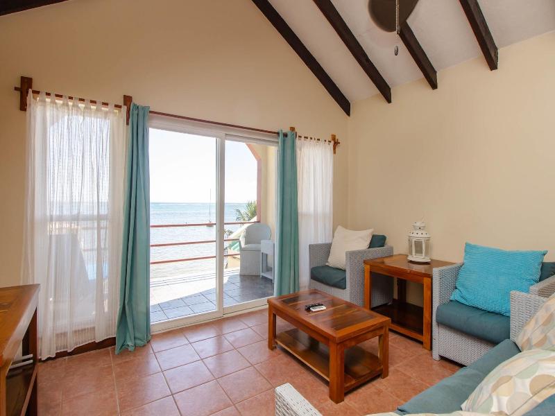 Tres Cocos Resort image