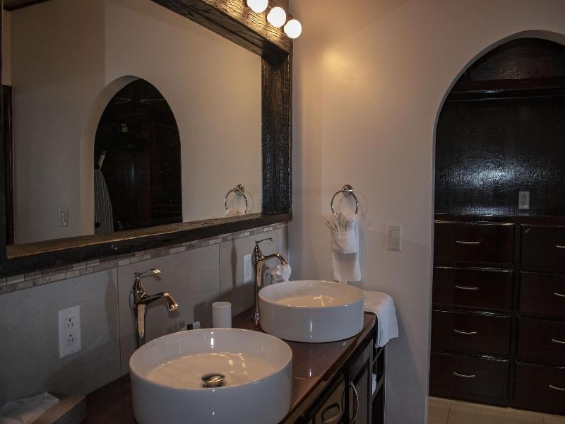 Tres Cocos Resort image