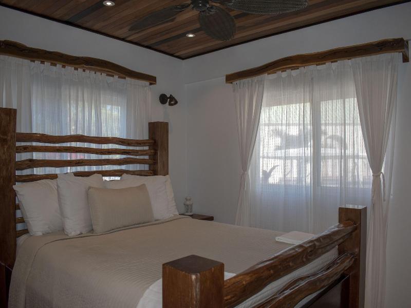 Tres Cocos Resort image