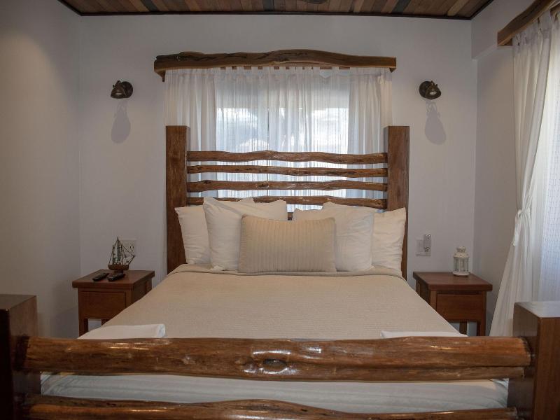 Tres Cocos Resort image