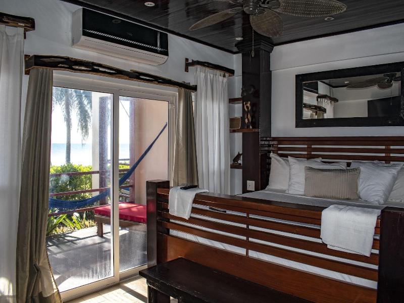 Tres Cocos Resort image