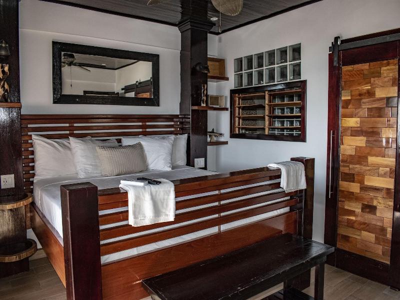 Tres Cocos Resort image