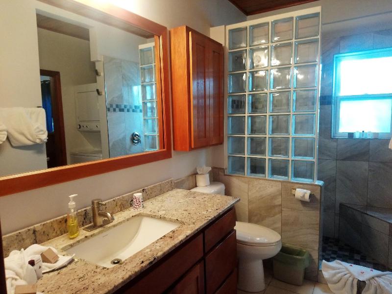 Tres Cocos Resort image