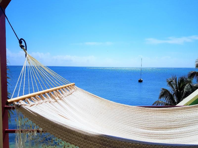 Tres Cocos Resort image