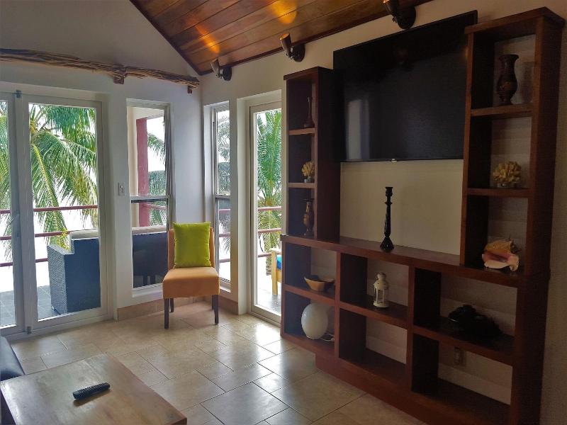 Tres Cocos Resort image