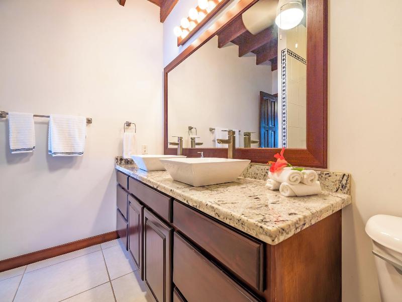Tres Cocos Resort image