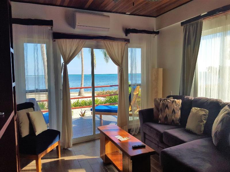 Tres Cocos Resort image