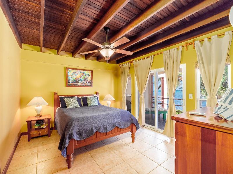 Tres Cocos Resort image