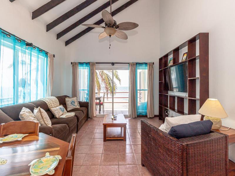 Tres Cocos Resort image