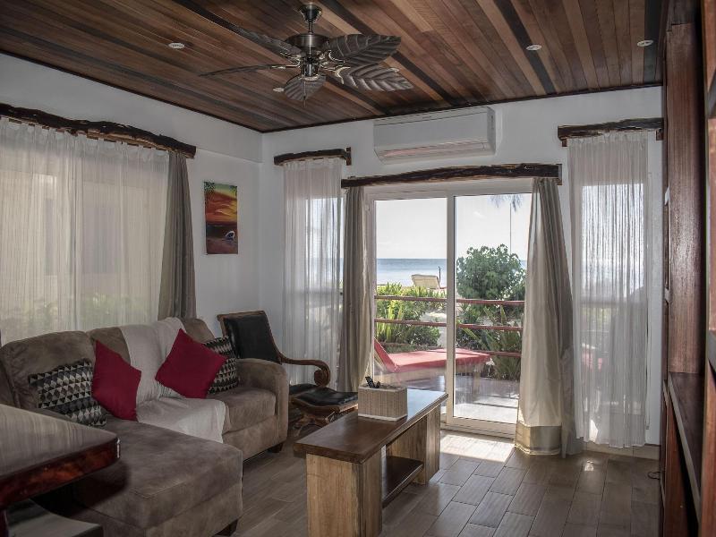Tres Cocos Resort image