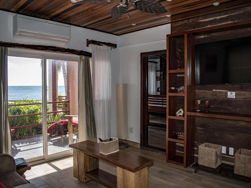 Tres Cocos Resort image