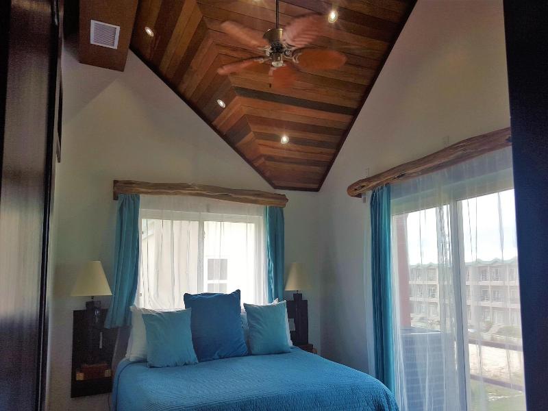 Tres Cocos Resort image