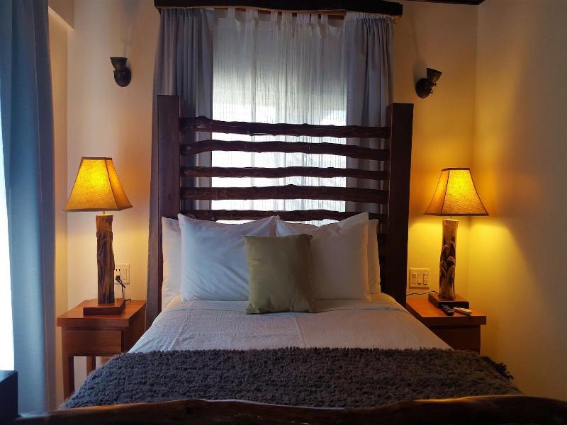 Tres Cocos Resort image