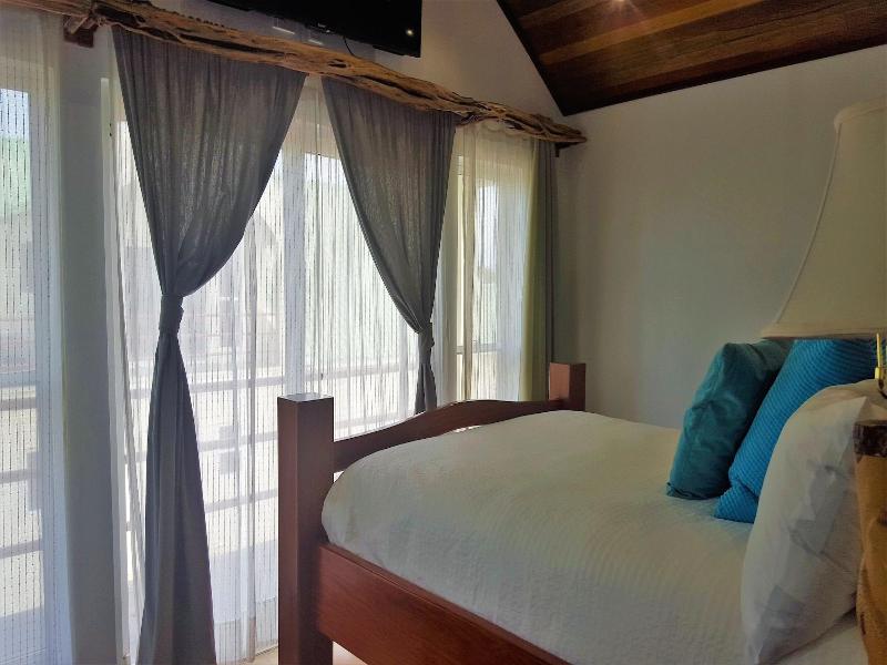 Tres Cocos Resort image