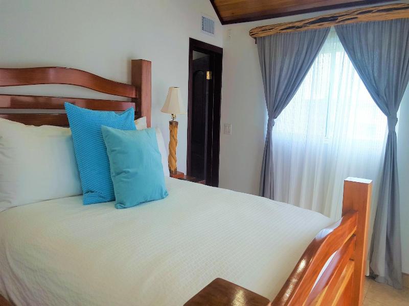 Tres Cocos Resort image