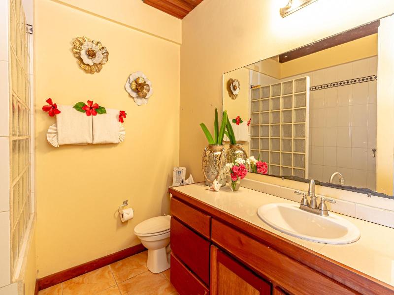 Tres Cocos Resort image