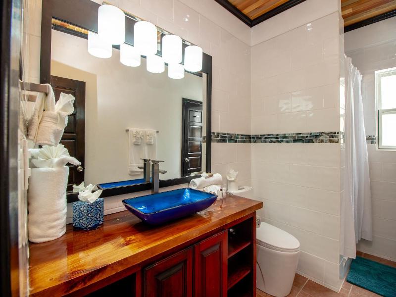 Tres Cocos Resort image