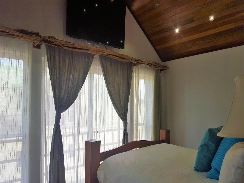 Tres Cocos Resort image