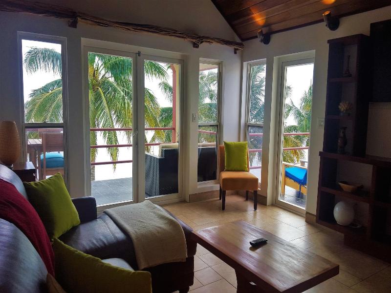 Tres Cocos Resort image