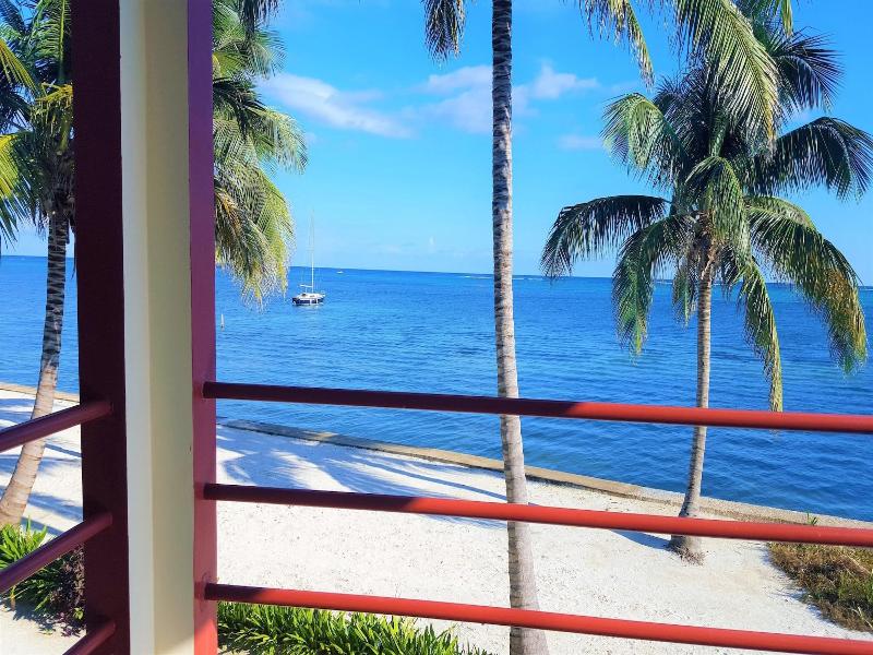 Tres Cocos Resort image