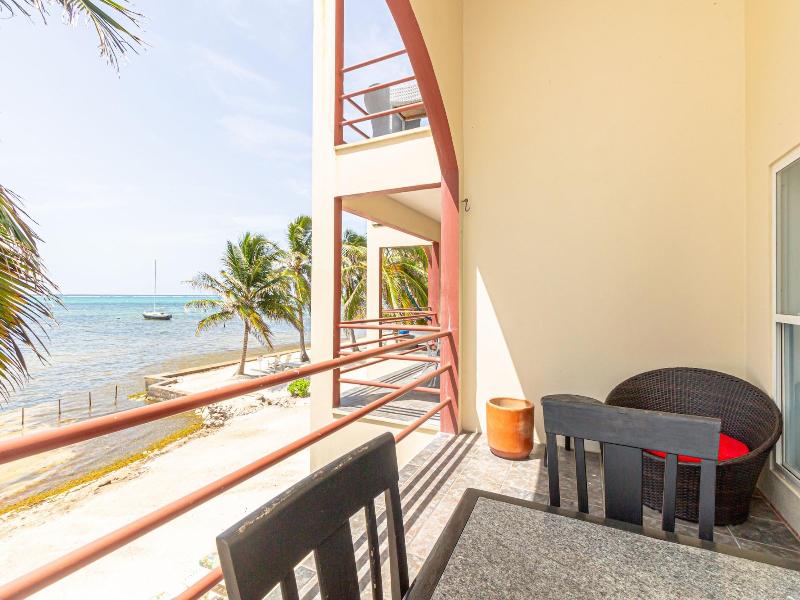 Tres Cocos Resort image