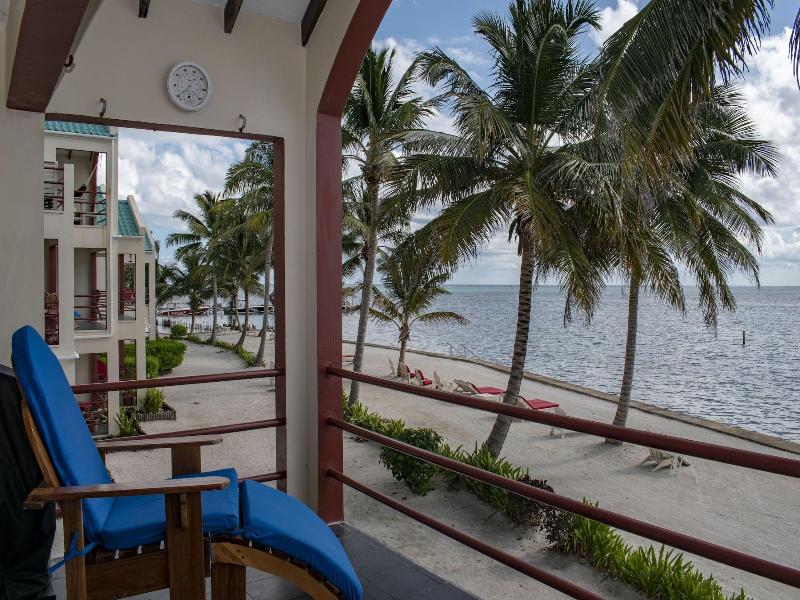 Tres Cocos Resort image