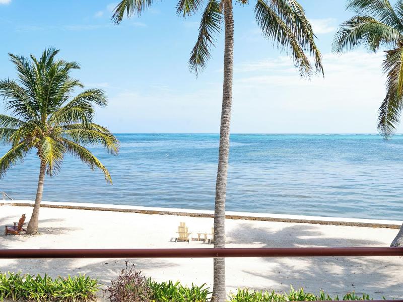 Tres Cocos Resort image