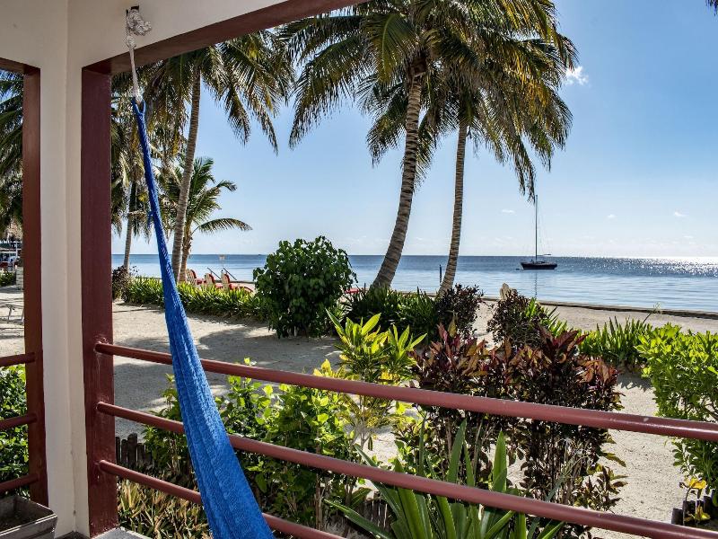 Tres Cocos Resort image