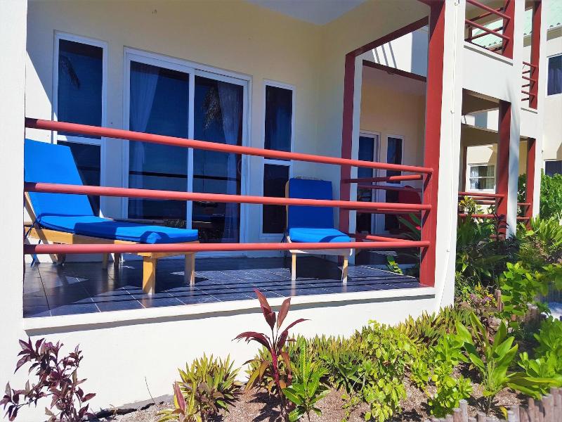 Tres Cocos Resort image